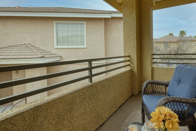 Building Photo - Entertainer's 2 Bd, 2 Bth Furnished Summerlin Condo