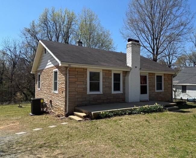 Building Photo - 1401 Sidney Ave
