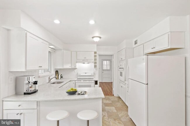 Building Photo - 8803 Tuckerman Ln