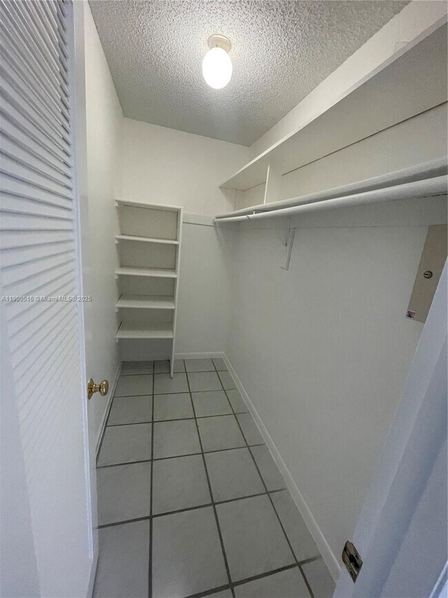 Building Photo - 485 Flanders K