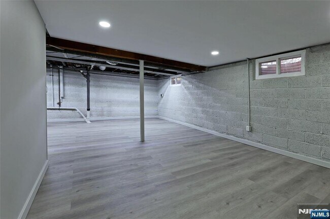 Building Photo - 35-10 Linwood Rd