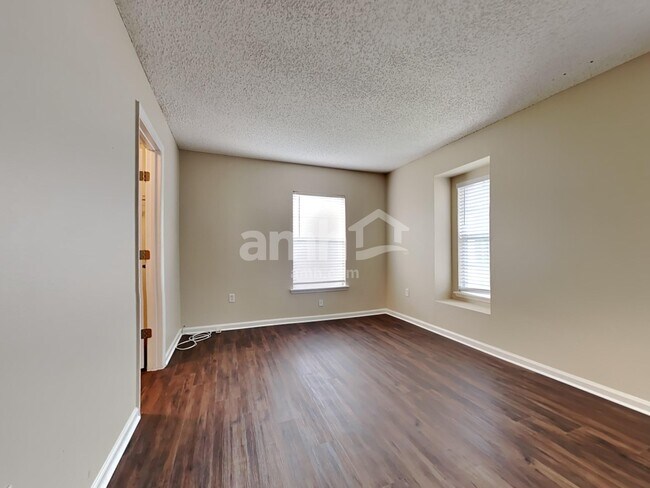 Building Photo - 11673 Brian Lakes Dr