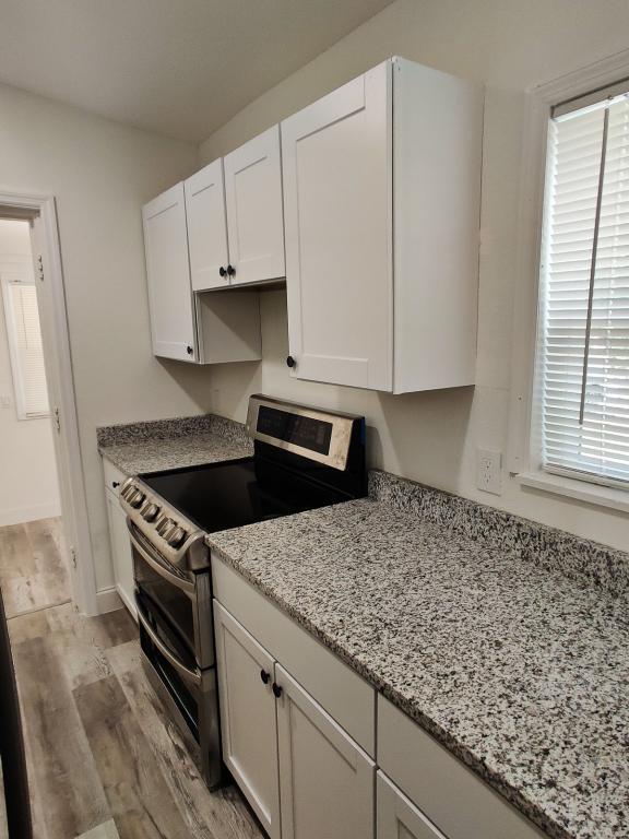 Building Photo - 5500 Balboa Dr