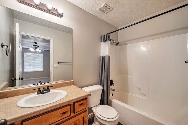 Building Photo - Beautiful Riverton Townhome in Gated Community w 1 car garage attached