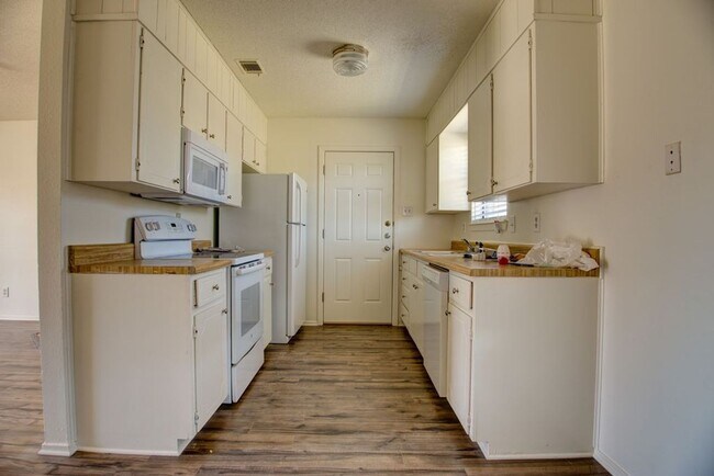 Building Photo - AVAILABLE SOON! *MORE PHOTOS COMING SOON*