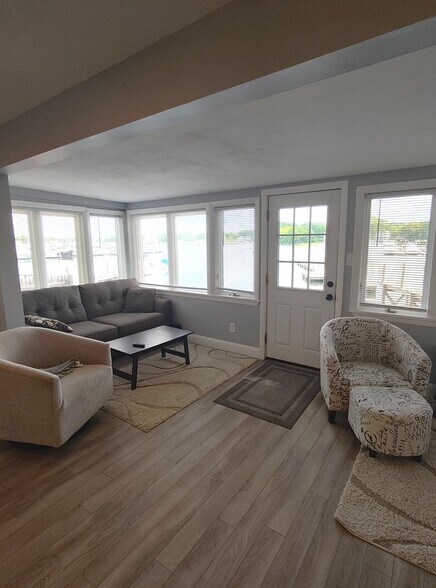 Building Photo - 24 Logan St