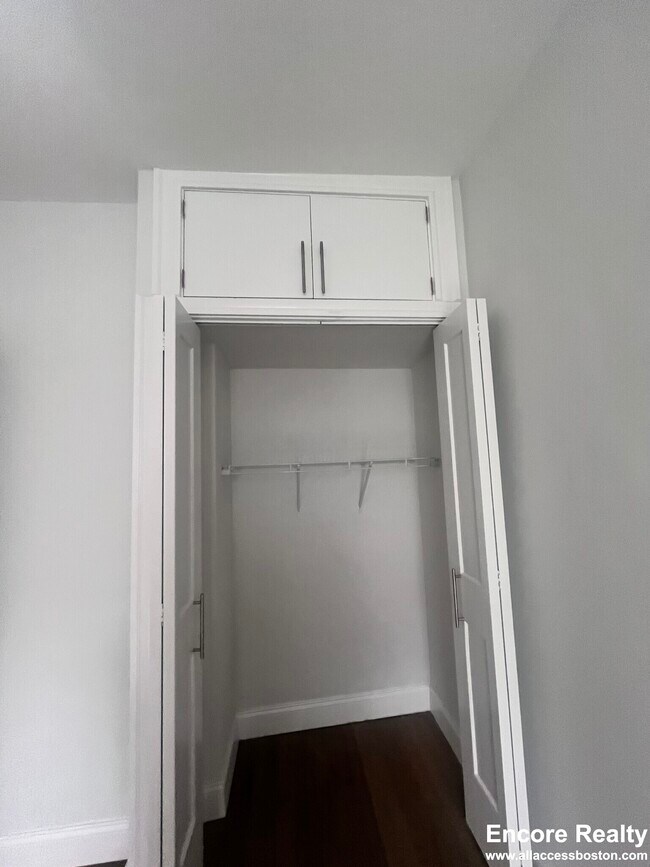 Building Photo - 225 Newbury St