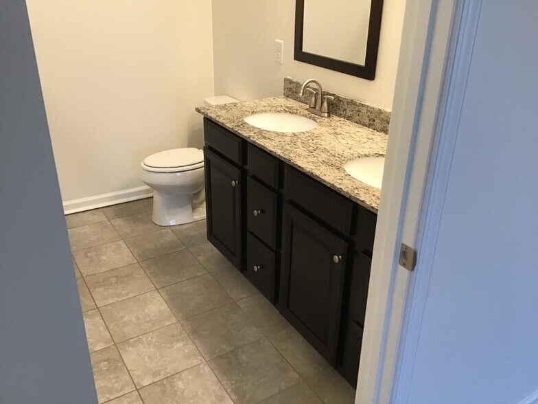 Building Photo - 233 Sandusky Ln