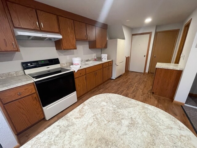 Building Photo - 810 Erie Ave