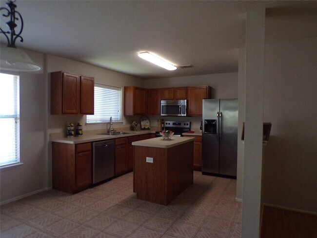 Building Photo - 2612 Sierra Dr