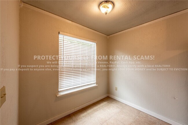 Building Photo - 2102 Blueberry Ln