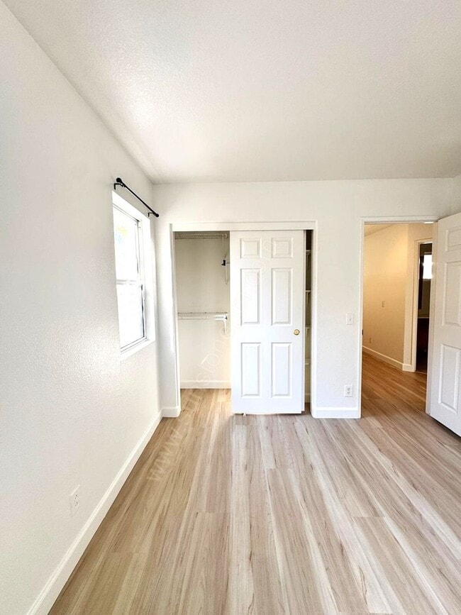 Building Photo - Beautifual Home