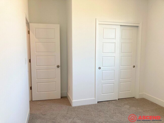 Building Photo - 9734 Cotton Creek Dr