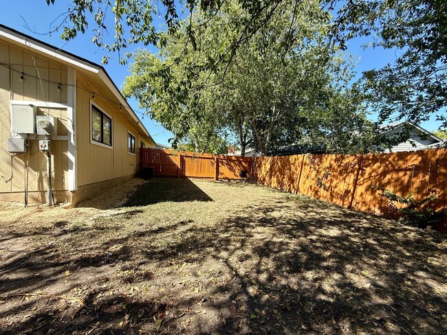 Building Photo - Move-In Ready! Stunningly Remodeled 2-Bedr...