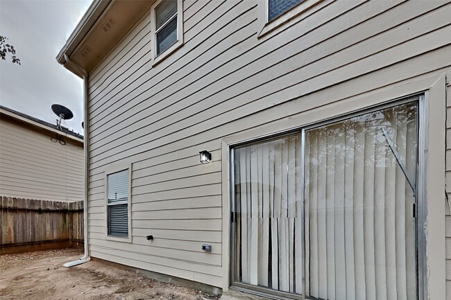 Building Photo - 11802 Rolling Stream Dr