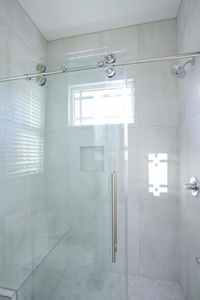 Building Photo - 709 26th Ave N