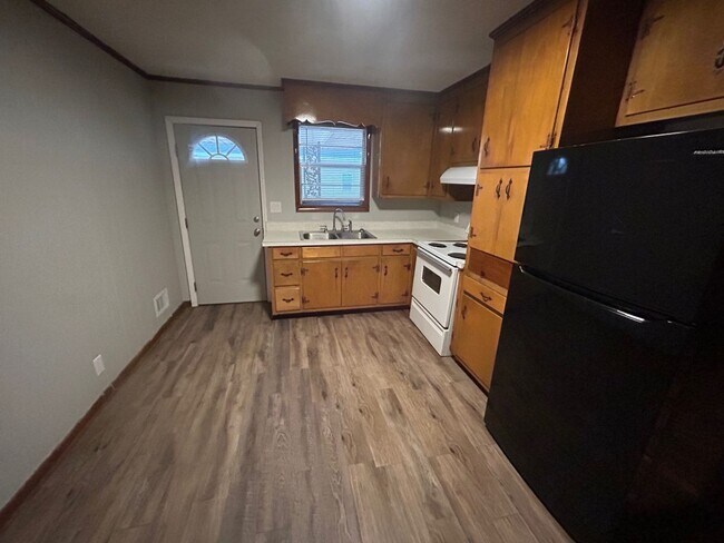 Building Photo - 1209 Hancock St