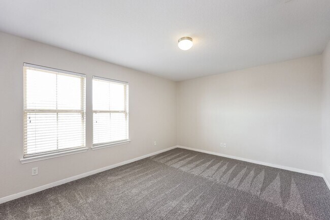 Building Photo - HUGE 4 BEDROOM 3.5 BATHROOM HOUSE- ONLY 7.5 MILES FROM RANDOLPH AIRFORCE BASE