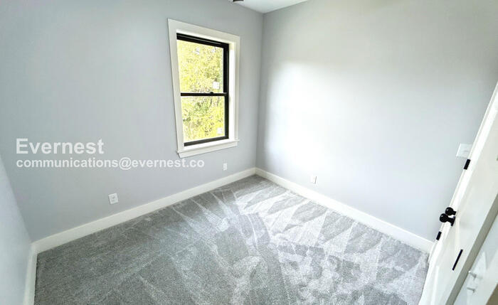 Building Photo - 415 S University St