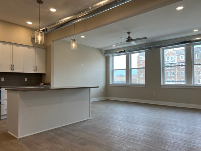 Building Photo - 211 South St