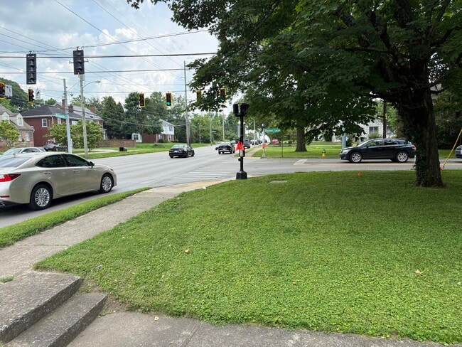 Building Photo - 1815 Nicholasville Rd