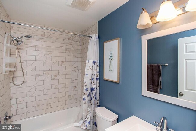 Building Photo - 33 Dogwood Ln