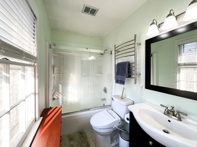 Building Photo - Furnished 3-Bedroom Home Near Darden - UVA