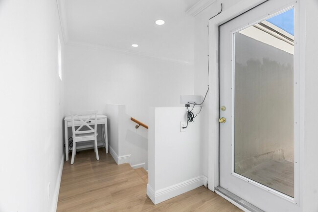 Building Photo - 240 Santa Lucia Dr