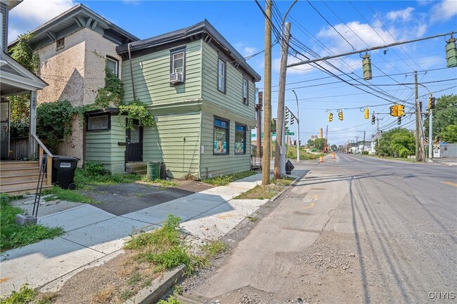Building Photo - 600 Burnet Ave