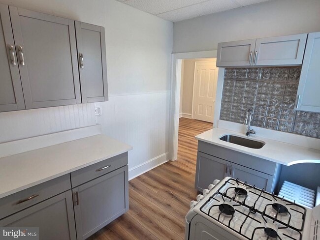Building Photo - 3 E Mantua Ave