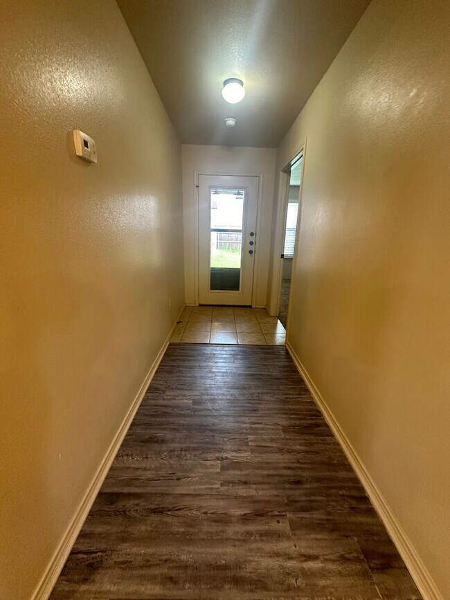 Building Photo - Spacious Townhome in South Lubbock
