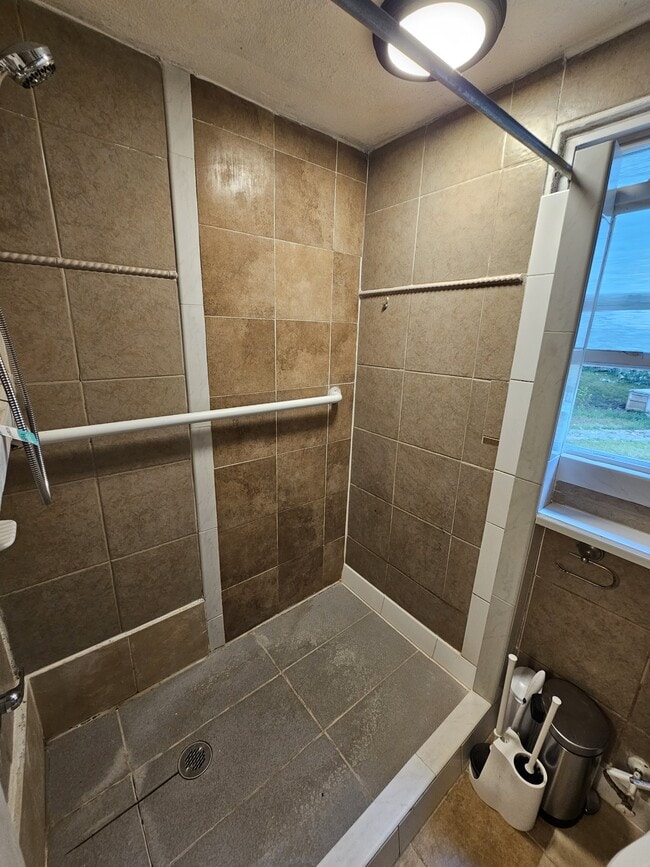 Building Photo - 1361 Glen Moore Cir