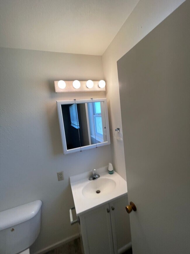 Building Photo - NOW AVAILABLE!! Very Nice Home In Gustine