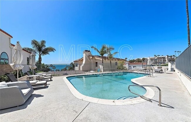 Building Photo - 420 Monterey Ln