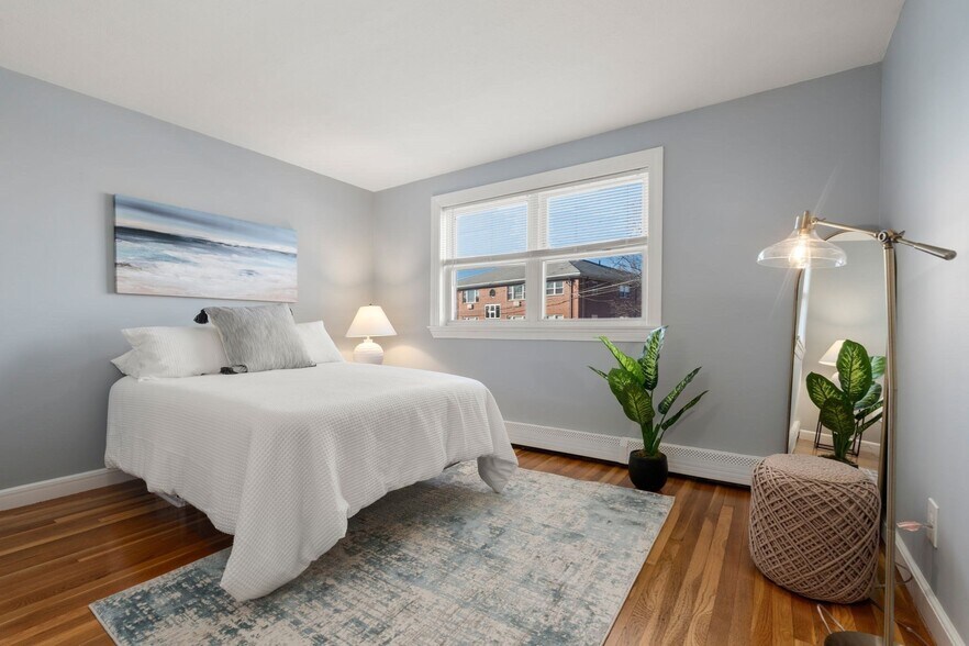 Building Photo - 32 Whitman Rd