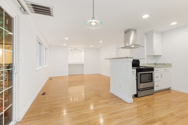 Building Photo - PM-UT-GOL*813-MF