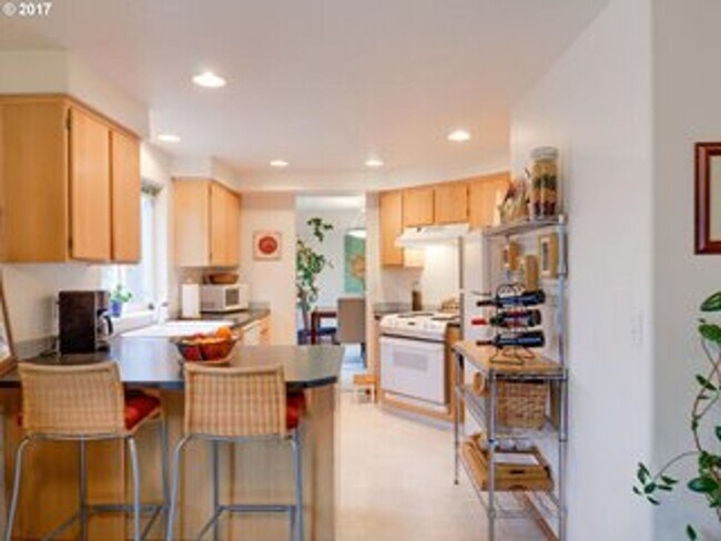 Building Photo - 9505 SW 47th Ave