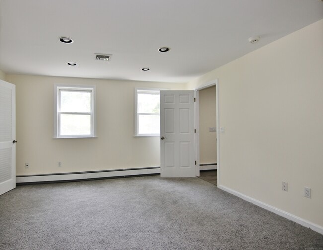 Building Photo - 821 Long Ridge Rd