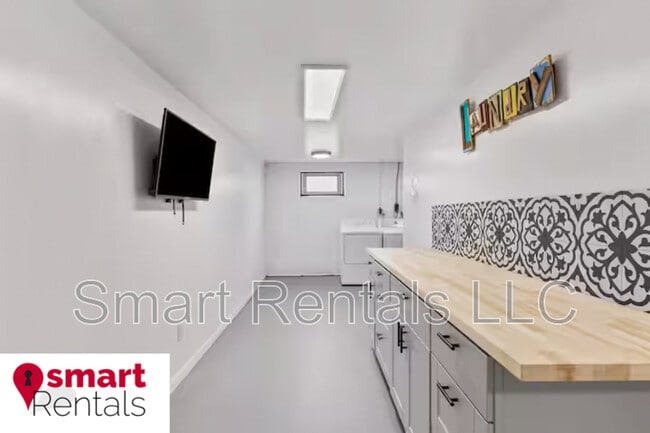 Building Photo - 3844 Park Ave