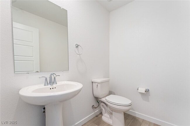 Building Photo - 943 Watford Pl