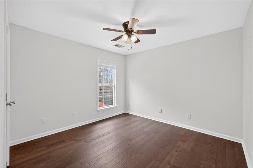 Building Photo - 5008 Bethpage Dr NE