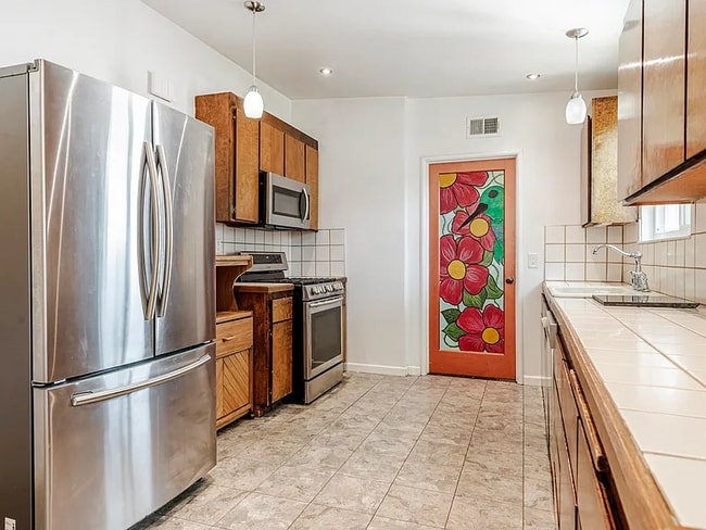 Building Photo - 2577 Gonzaga St