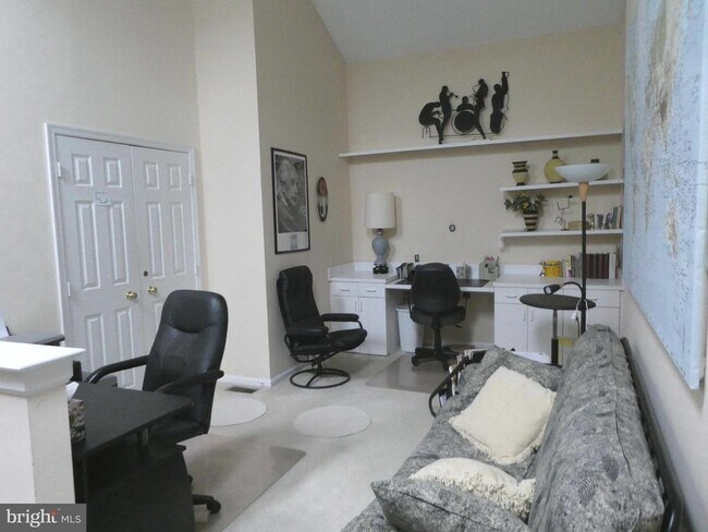 Building Photo - 409 Talon Ct