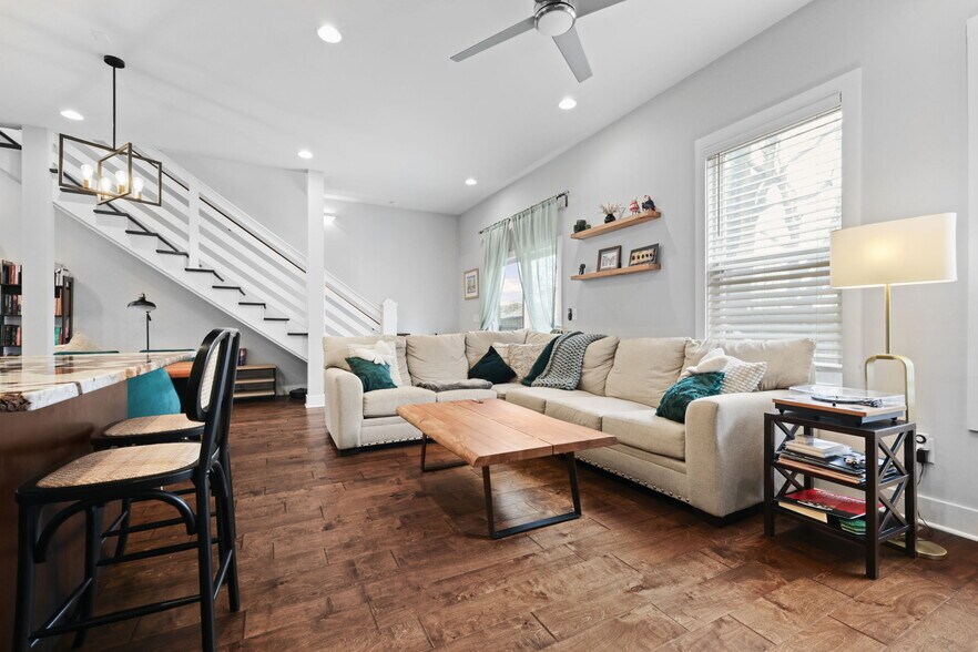 Building Photo - 2464 Broadway St