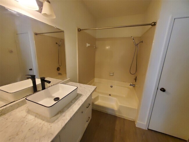 Building Photo - 17473 Red Oak Dr