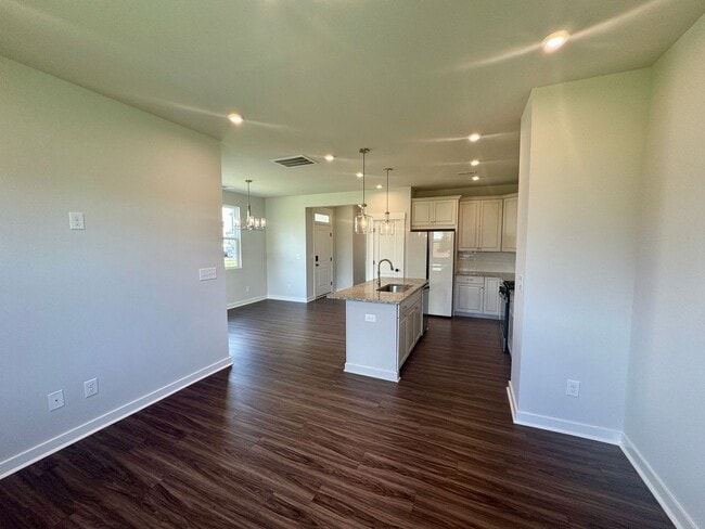 Building Photo - Beautiful 4BR/3BA Townhouse in Griffith Lakes