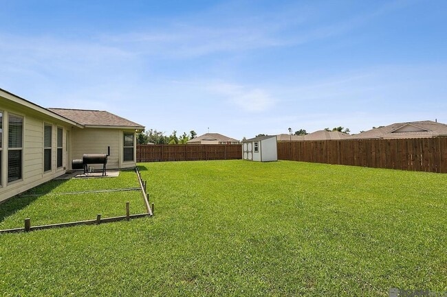 Building Photo - 659 Douglas Andrew Ave