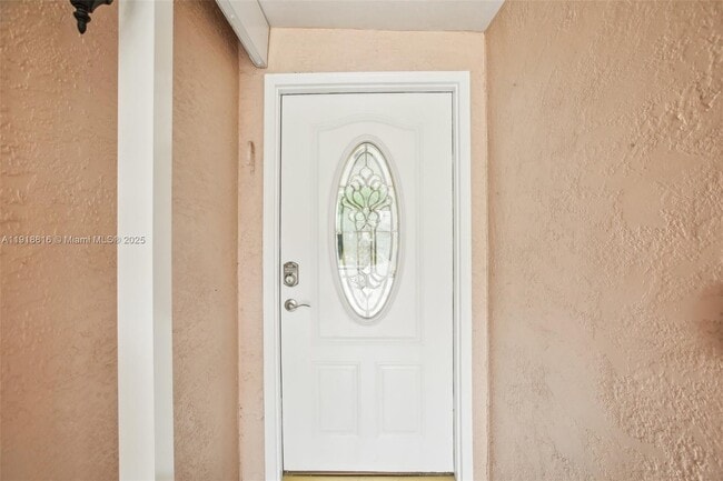 Building Photo - 6621 La Mesa Rd