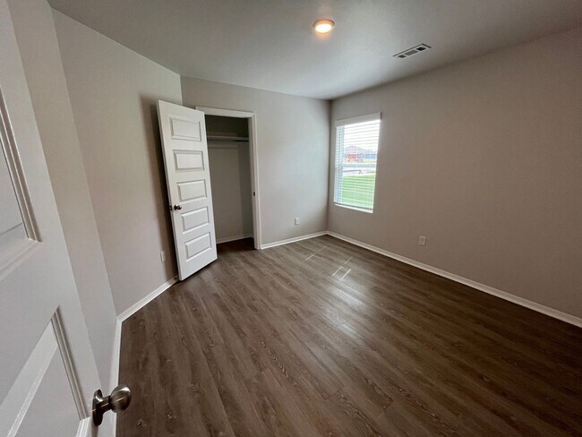 Building Photo - Available Now: Newer 4 Bed, 2 Bath Home in Pea Ridge – Modern Living Awaits!