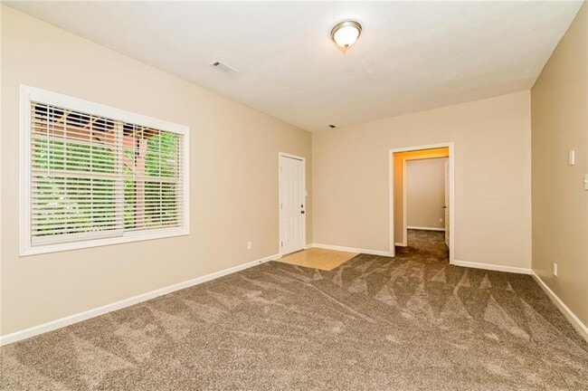 Building Photo - 118 Clarin Way